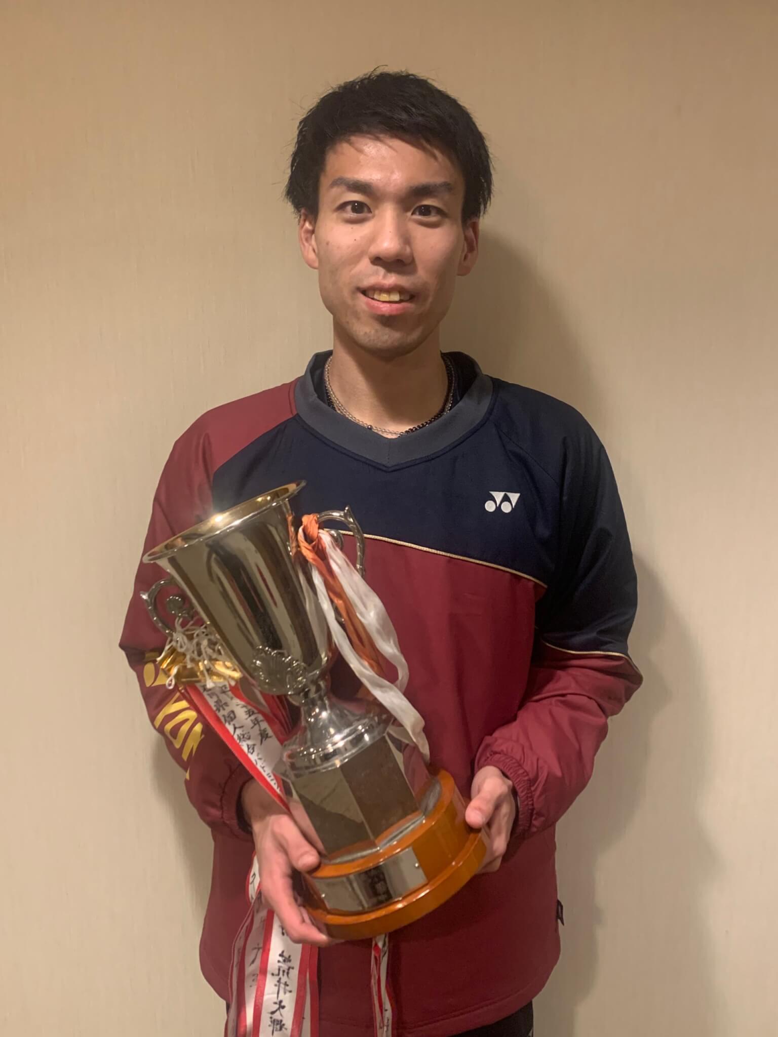男子シングルスで優勝した坂井一将(金沢学院クラブ)