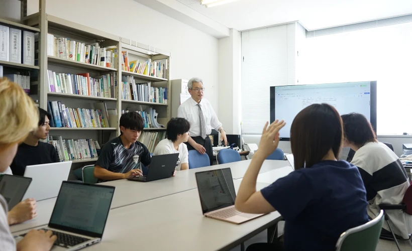 金沢学院大学 経済情報学科 三輪ゼミの様子