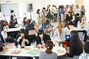 「愉快なティータイム」の様子